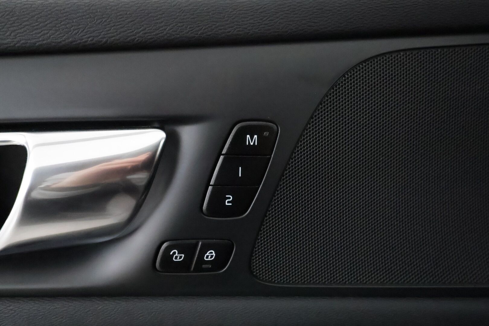Volvo V60 2022 T8 TwE AWD Business R-Design aut **Adapt.Vakkari / Webasto / P.Kamera / Sporttipenkki Muistilla / LED-valot** - 3,99 % KORKOTARJOUS TÄHÄN AUTOON - 31.5. ASTI! - 1.Om Suomi-auto / Navi / Kaistavahti / KeylessGO / 2x Renkaat