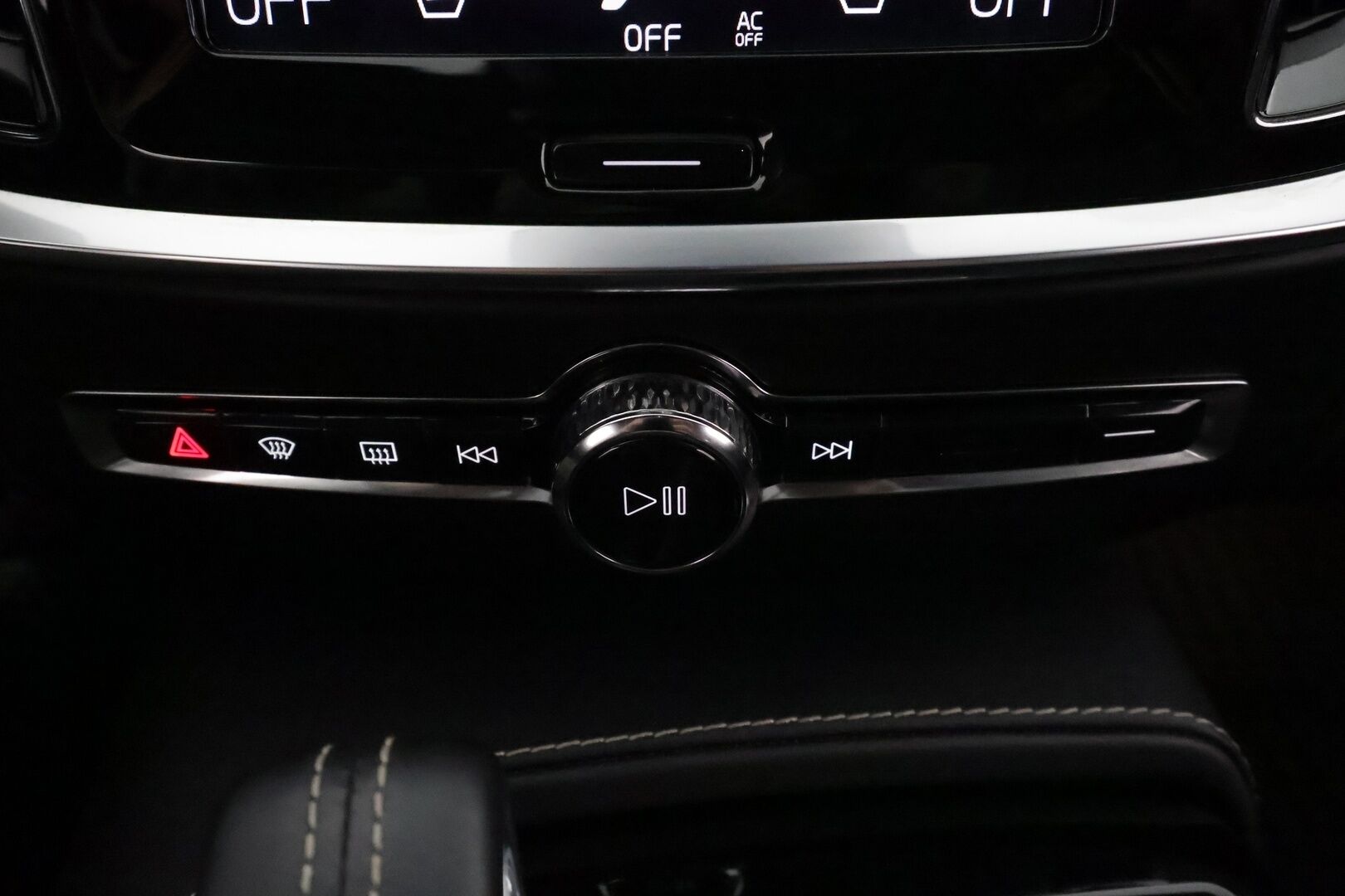 Volvo V60 2022 T8 TwE AWD Business R-Design aut **Adapt.Vakkari / Webasto / P.Kamera / Sporttipenkki Muistilla / LED-valot** - 3,99 % KORKOTARJOUS TÄHÄN AUTOON - 31.5. ASTI! - 1.Om Suomi-auto / Navi / Kaistavahti / KeylessGO / 2x Renkaat