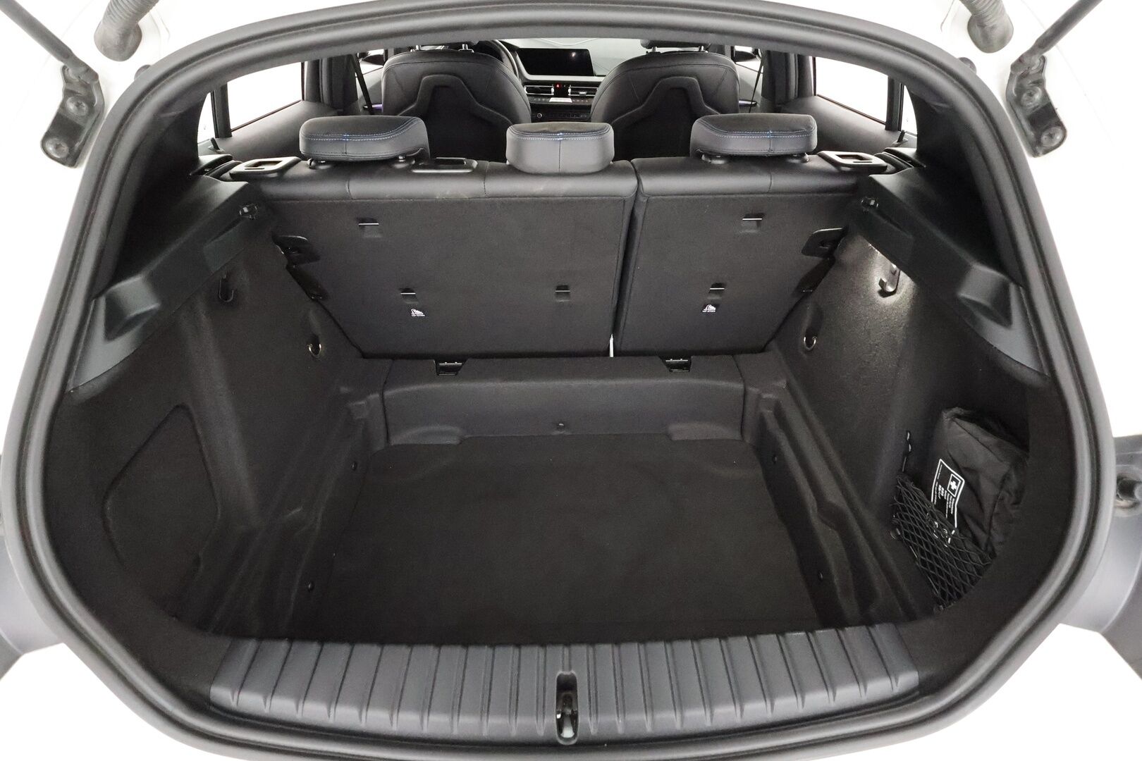 BMW 118 2022 F40 Hatchback 118i A Business M Sport * Vakkari / LED / Hifit / Sporttipenkit / P.Tutkat / Apple&Android * - Suomi-auto / Merkkihuollettu / Kahdet Renkaat - HULLUT AVAJAISHULINAT KORKOTARJOUS 3,29 %