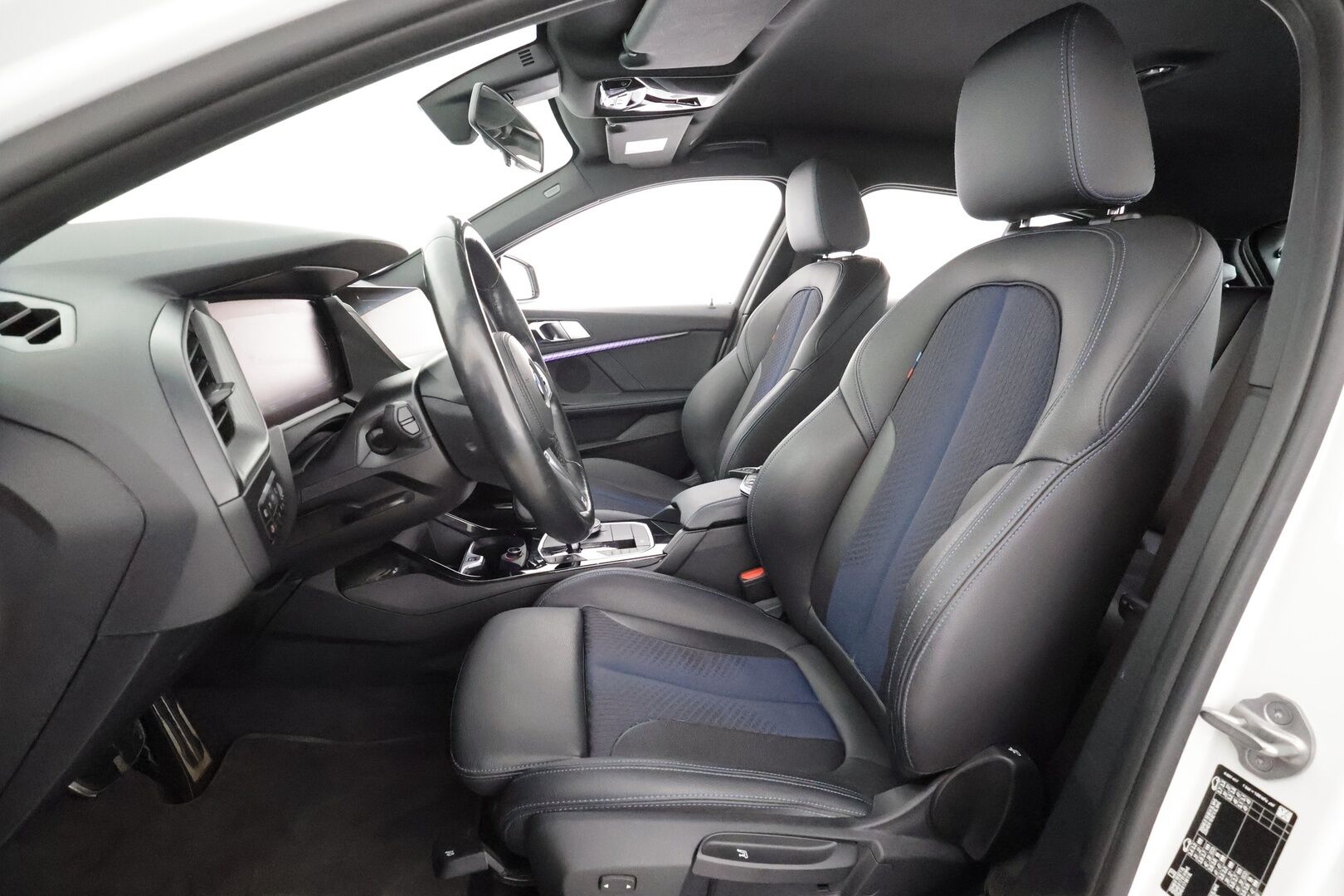 BMW 118 2022 F40 Hatchback 118i A Business M Sport * Vakkari / LED / Hifit / Sporttipenkit / P.Tutkat / Apple&Android * - Suomi-auto / Merkkihuollettu / Kahdet Renkaat - HULLUT AVAJAISHULINAT KORKOTARJOUS 3,29 %