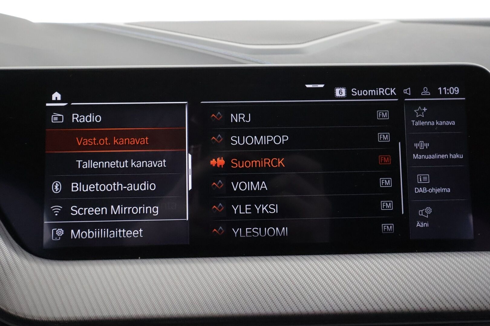 BMW 118 2022 F40 Hatchback 118i A Business M Sport * Vakkari / LED / Hifit / Sporttipenkit / P.Tutkat / Apple&Android * - Suomi-auto / Merkkihuollettu / Kahdet Renkaat - HULLUT AVAJAISHULINAT KORKOTARJOUS 3,29 %