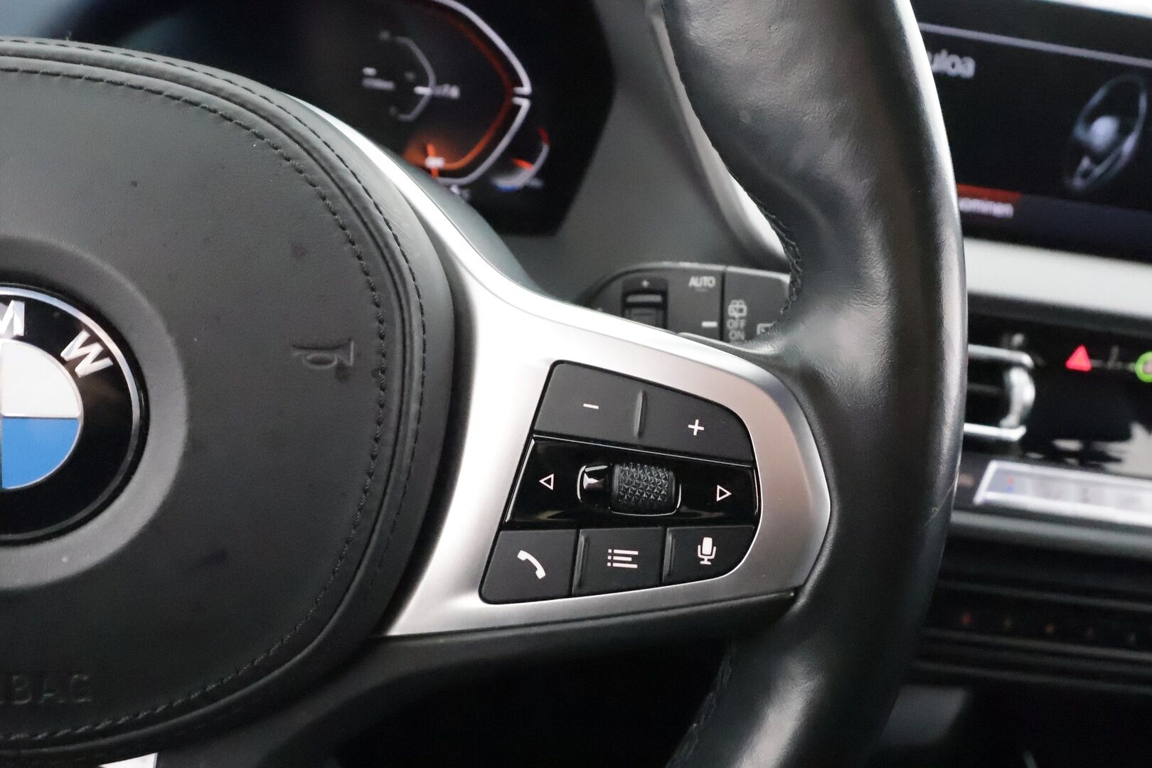 BMW 118 2022 F40 Hatchback 118i A Business M Sport * Vakkari / LED / Hifit / Sporttipenkit / P.Tutkat / Apple&Android * - Suomi-auto / Merkkihuollettu / Kahdet Renkaat - HULLUT AVAJAISHULINAT KORKOTARJOUS 3,29 %