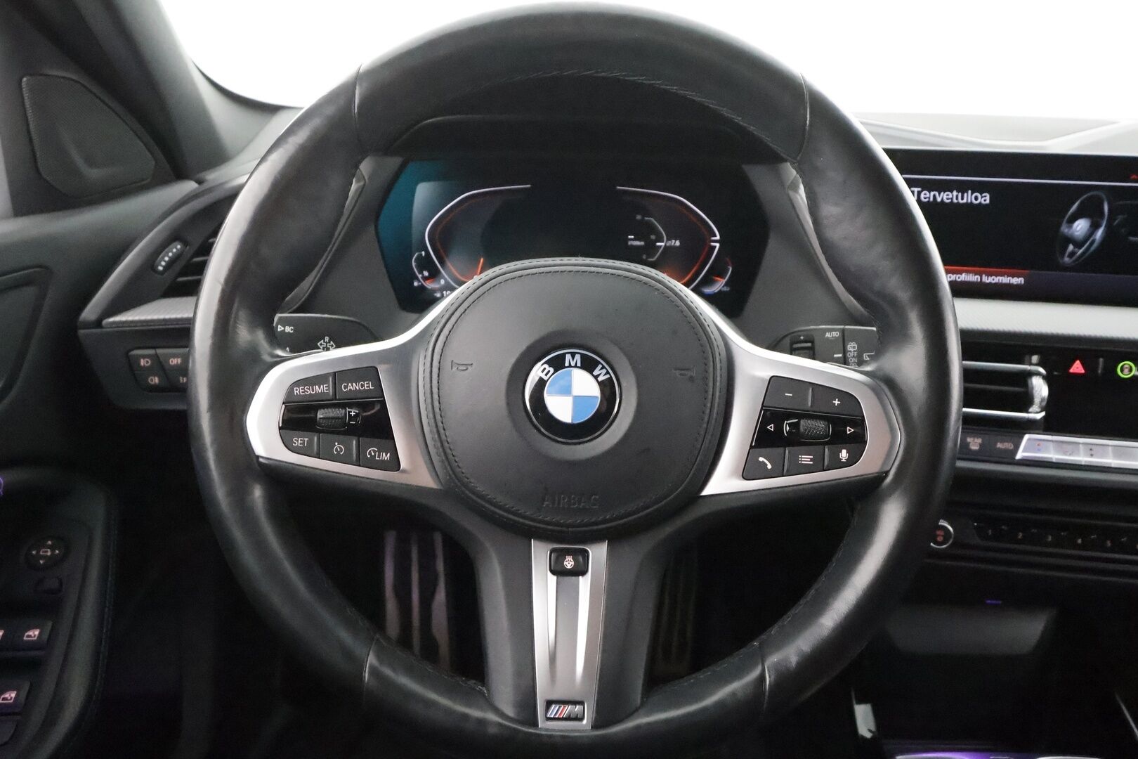 BMW 118 2022 F40 Hatchback 118i A Business M Sport * Vakkari / LED / Hifit / Sporttipenkit / P.Tutkat / Apple&Android * - Suomi-auto / Merkkihuollettu / Kahdet Renkaat - HULLUT AVAJAISHULINAT KORKOTARJOUS 3,29 %