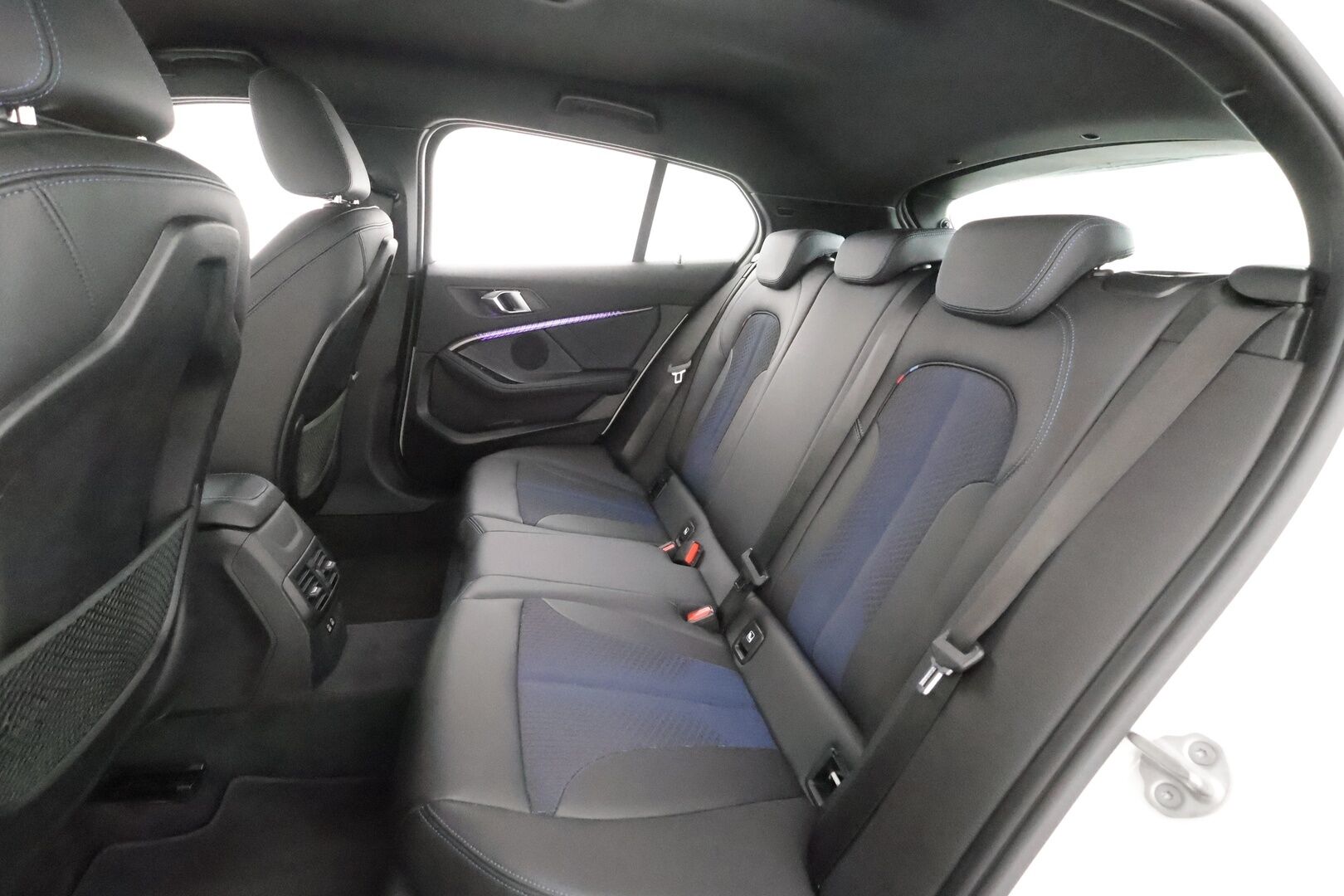 BMW 118 2022 F40 Hatchback 118i A Business M Sport * Vakkari / LED / Hifit / Sporttipenkit / P.Tutkat / Apple&Android * - Suomi-auto / Merkkihuollettu / Kahdet Renkaat - HULLUT AVAJAISHULINAT KORKOTARJOUS 3,29 %