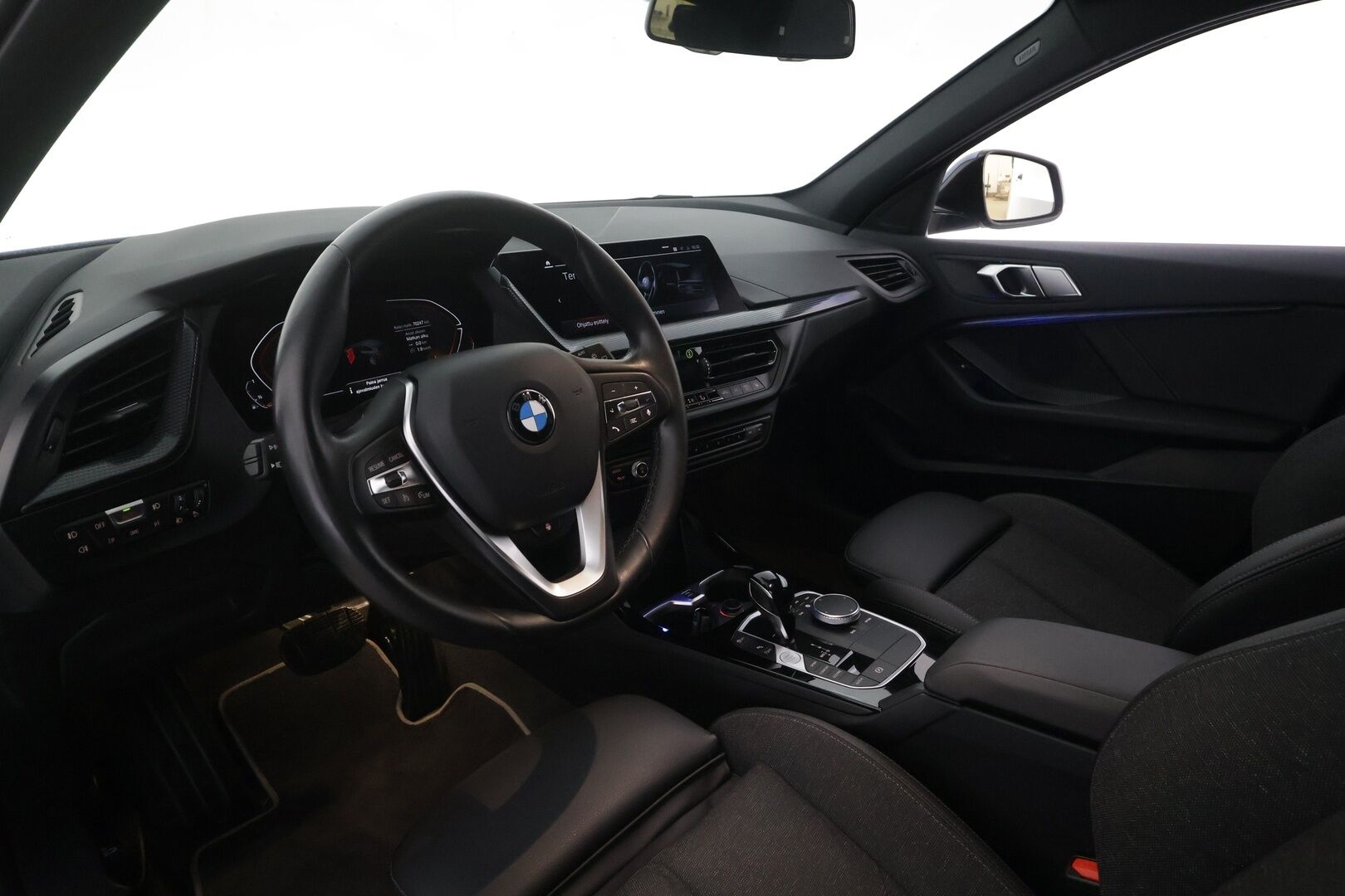 BMW 118 2022 F40 Hatchback 118i A Business Sport - | Muistipenkki | LED | P.tutkat | Sporttipenkit | Comfort Access | Vakkari | Suomi-auto | Kahdet Renkaat | Merkkihuollettu |