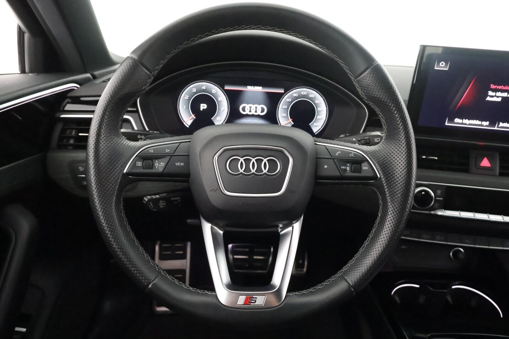 Audi A4 2021 Avant Business 40 TFSI 150 kW MHEV quattro S tronic - | ACC | Koukku | Webasto | S-Line sisäpaketti | Matrix | Puolinahat | Sporttipenkit | Active Lane Assist | P.kamera | Keyless | 2x renkaat aluin |