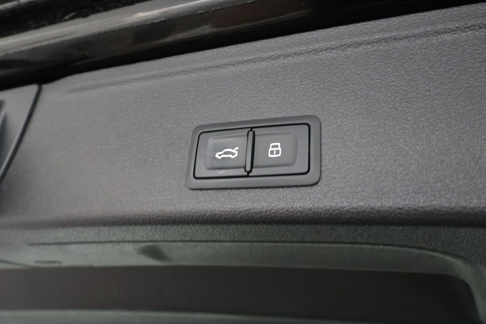 Audi A4 2021 Avant Business 40 TFSI 150 kW MHEV quattro S tronic - | ACC | Koukku | Webasto | S-Line sisäpaketti | Matrix | Puolinahat | Sporttipenkit | Active Lane Assist | P.kamera | Keyless | 2x renkaat aluin |