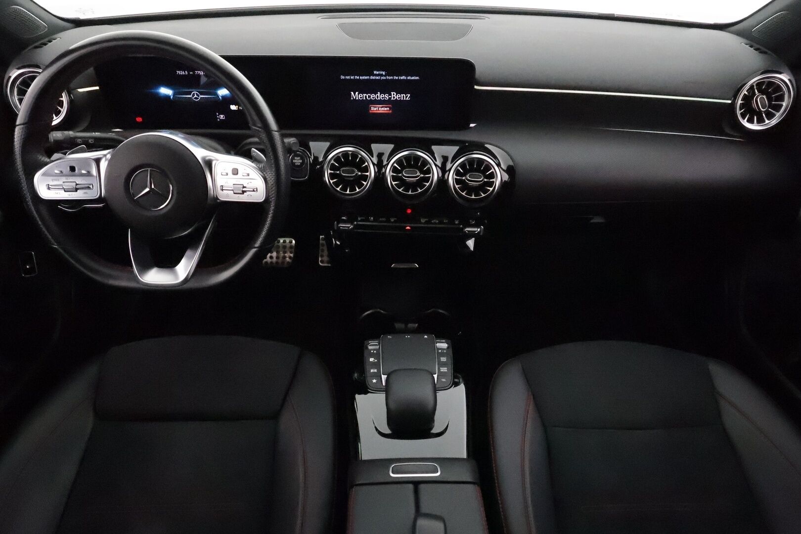 Mercedes-Benz A 2022 250 e A Business AMG Edition EQ Power *Distronic+ / P.kamera / Multibeam / Widescreen / Puolinahat / Navi* - Suomi-auto / Kahdet renkaat aluvanteilla