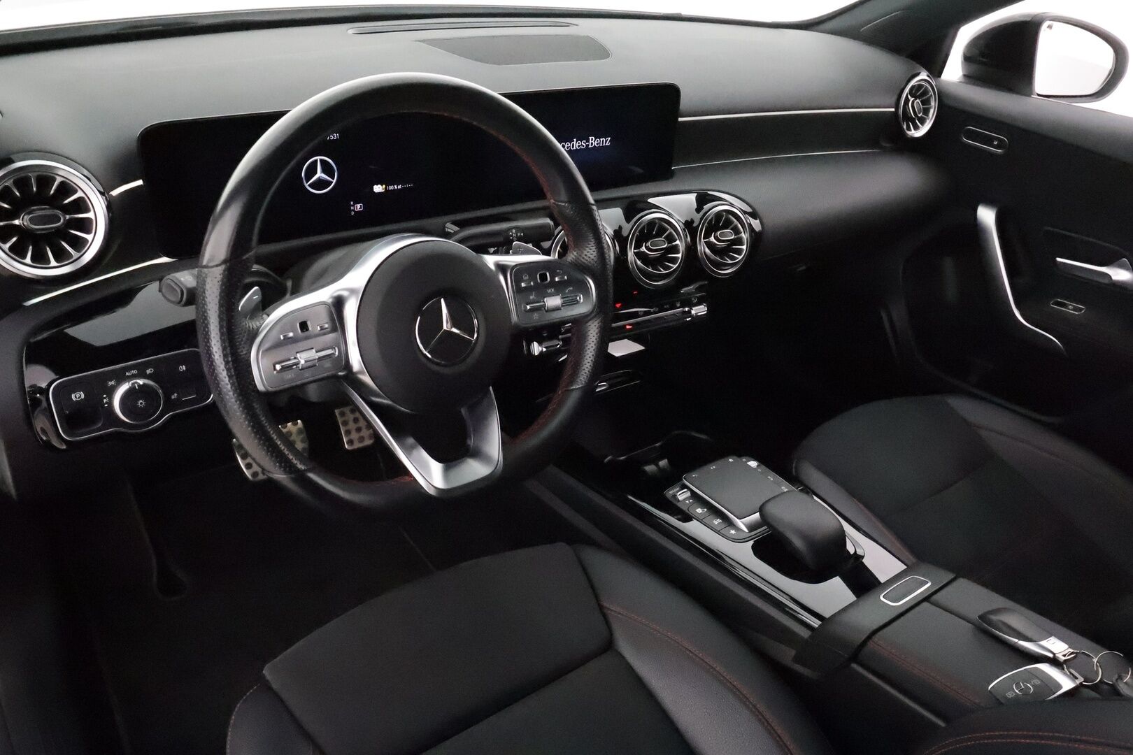 Mercedes-Benz A 2022 250 e A Business AMG Edition EQ Power *Distronic+ / P.kamera / Multibeam / Widescreen / Puolinahat / Navi* - Suomi-auto / Kahdet renkaat aluvanteilla