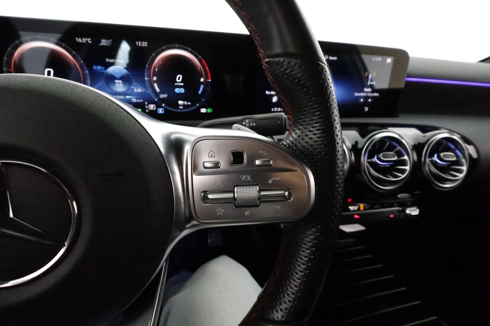 Mercedes-Benz A 2022 250 e A Business AMG Edition EQ Power *Distronic+ / P.kamera / Multibeam / Widescreen / Puolinahat / Navi* - Suomi-auto / Kahdet renkaat aluvanteilla