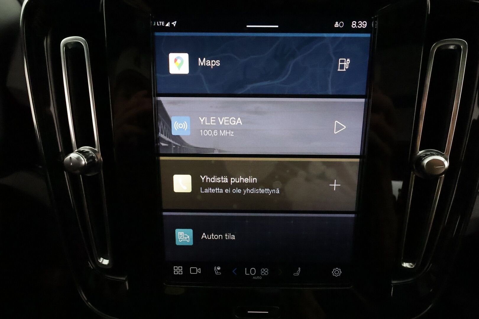 Volvo XC40 2022 Recharge Twin Business Pro aut **Panorama / Lämpöpumppu / H&K / ACC / LED-valot / 360° / Sporttipenkki Muistilla** - 3,99 % KORKOTARJOUS TÄHÄN AUTOON - 1-om Suomi-auto / Akku kuntotarkastettu /  2x Latauskaapelit / Kahdet Renkaat / Merkkihuollettu! / **HYVILLÄ KAMOILLA**