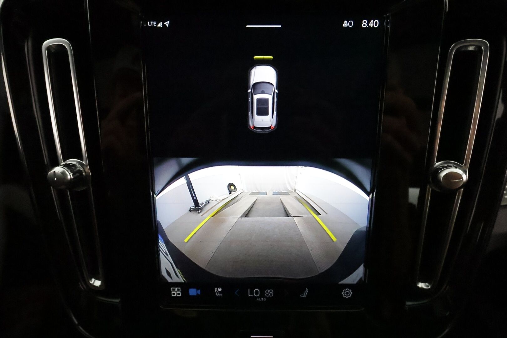 Volvo XC40 2022 Recharge Twin Business Pro aut **Panorama / Lämpöpumppu / H&K / ACC / LED-valot / 360° / Sporttipenkki Muistilla** - 3,99 % KORKOTARJOUS TÄHÄN AUTOON - 1-om Suomi-auto / Akku kuntotarkastettu /  2x Latauskaapelit / Kahdet Renkaat / Merkkihuollettu! / **HYVILLÄ KAMOILLA**
