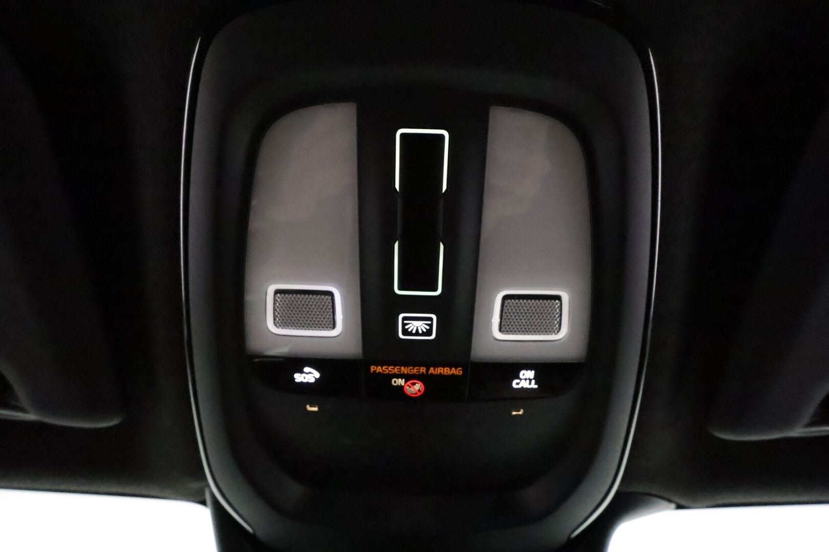 Volvo XC40 2022 Recharge Twin Business Pro aut **Panorama / Lämpöpumppu / H&K / ACC / LED-valot / 360° / Sporttipenkki Muistilla** - 3,99 % KORKOTARJOUS TÄHÄN AUTOON - 1-om Suomi-auto / Akku kuntotarkastettu /  2x Latauskaapelit / Kahdet Renkaat / Merkkihuollettu! / **HYVILLÄ KAMOILLA**