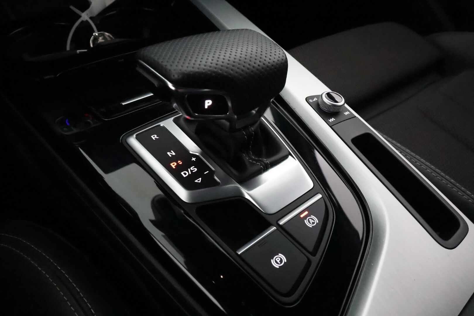 Audi A4 2021 Avant Business Advanced 40TFSI 150kW **ACC / Matrix-LED / P.kamera / Sporttipenkit / Kaistavahti / Digimittaristo** - 1-om Suomi-auto / Kahdet Renkaat / Merkkihuollettu!