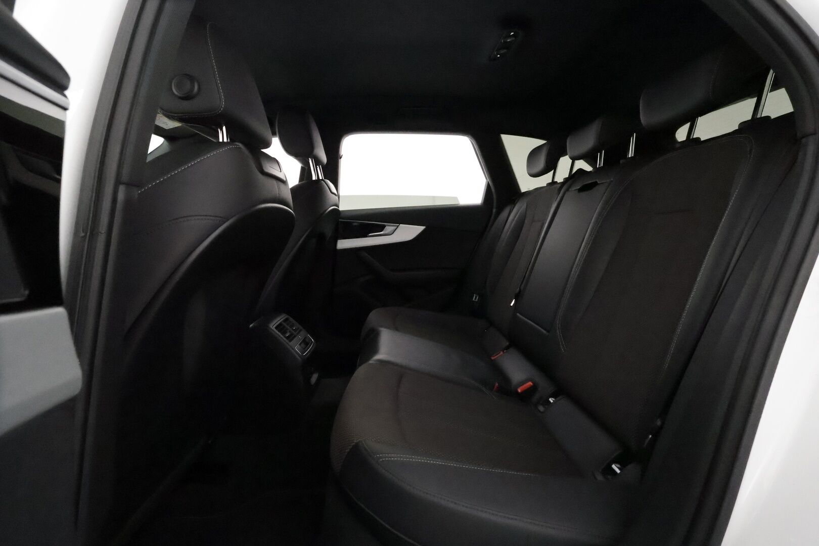 Audi A4 2021 Avant Business Advanced 40TFSI 150kW **ACC / Matrix-LED / P.kamera / Sporttipenkit / Kaistavahti / Digimittaristo** - 1-om Suomi-auto / Kahdet Renkaat / Merkkihuollettu!