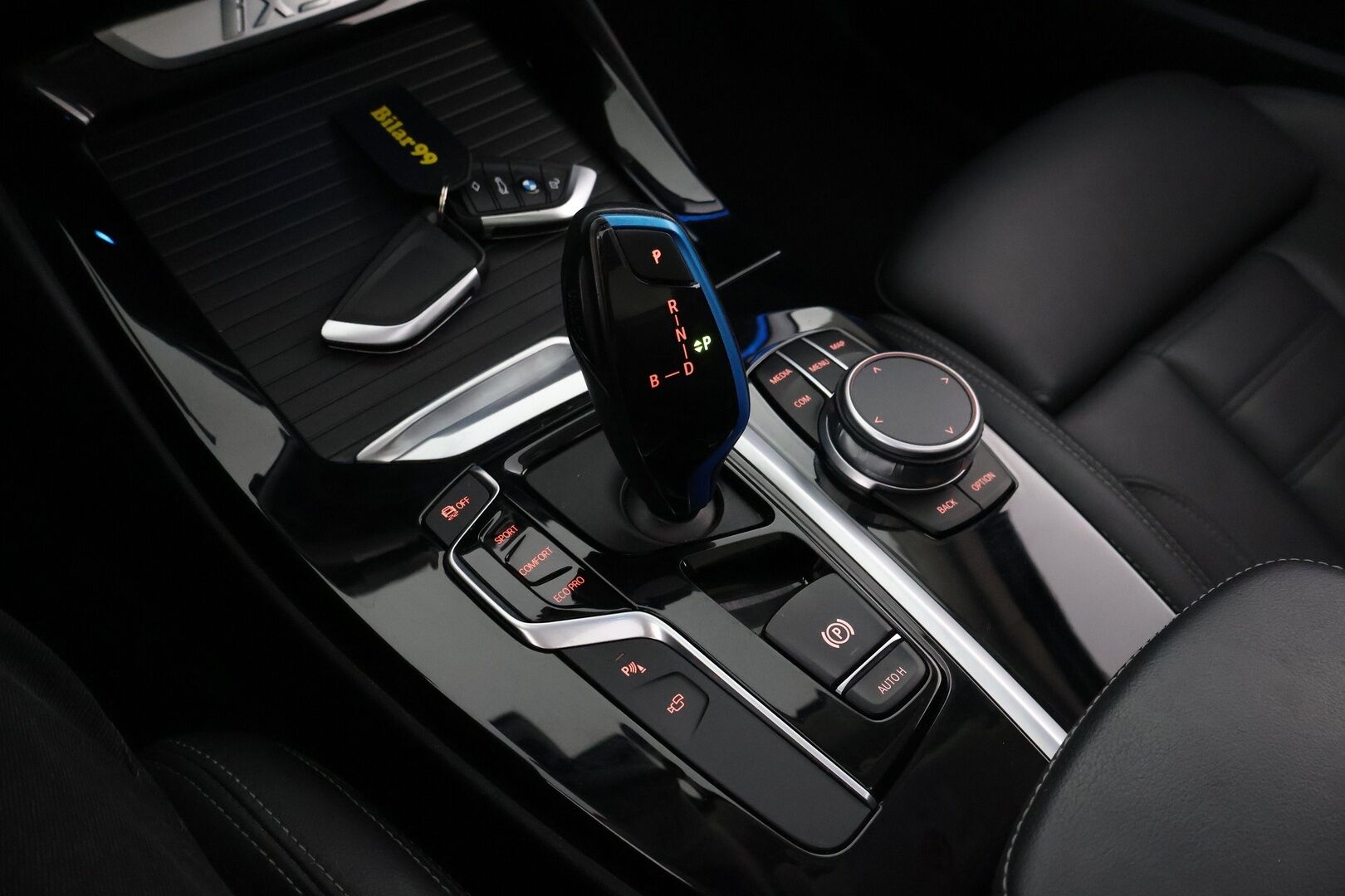 BMW iX3 2021 G08 Charged Plus Impressive - 3,99 % KORKOTARJOUS TÄHÄN AUTOON - Adapt.Vakkari / Harman&Kardon / Vetokoukku / HUD / Nahkasisusta / Gesture Control / Panoraama / Driving Assistant Prof. / Supervarusteltu!