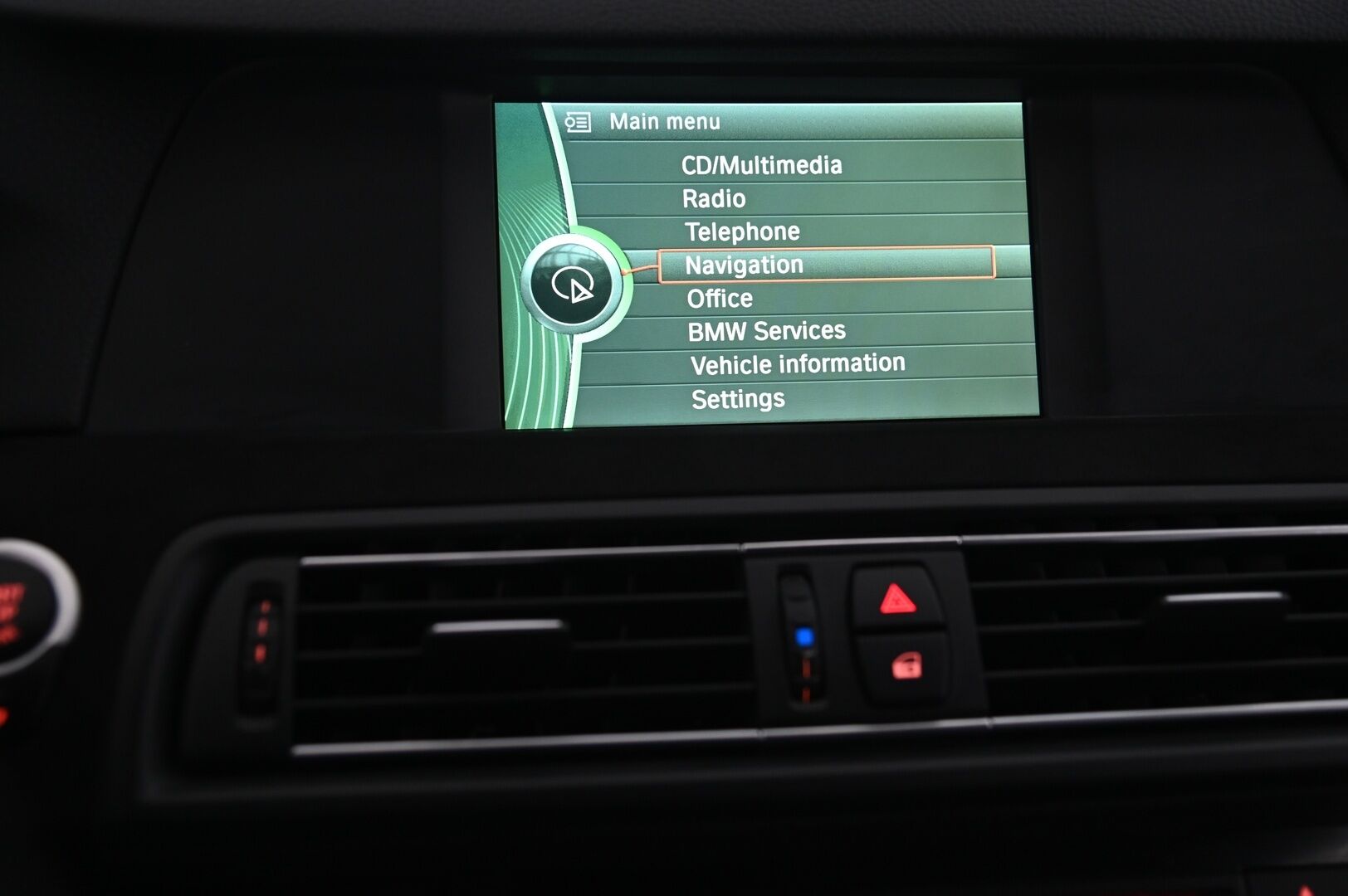 BMW 535 2012 TwinPower Turbo A xDrive F11 Touring - N55 | M-Sport Look | 2x renkaat&näyttävät alumiinivanteet | Nahat | Vetokoukku | Vakkari | Lohko | Navi | KW-Alustasarja