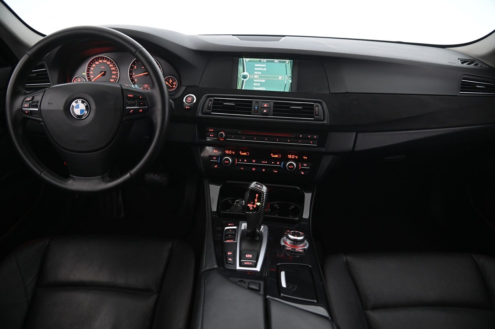BMW 535 2012 TwinPower Turbo A xDrive F11 Touring - N55 | M-Sport Look | 2x renkaat&näyttävät alumiinivanteet | Nahat | Vetokoukku | Vakkari | Lohko | Navi | KW-Alustasarja