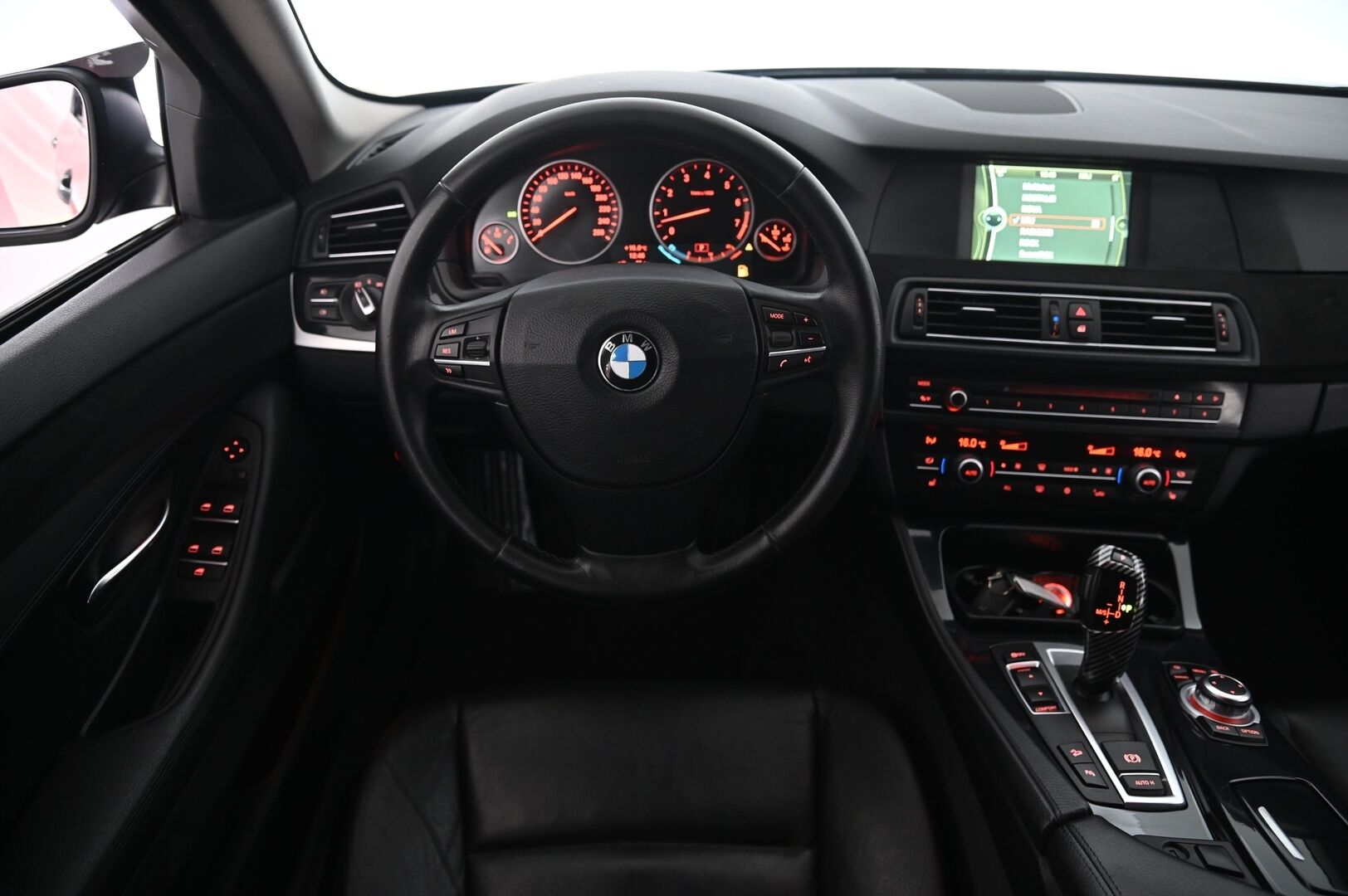 BMW 535 2012 TwinPower Turbo A xDrive F11 Touring - N55 | M-Sport Look | 2x renkaat&näyttävät alumiinivanteet | Nahat | Vetokoukku | Vakkari | Lohko | Navi | KW-Alustasarja