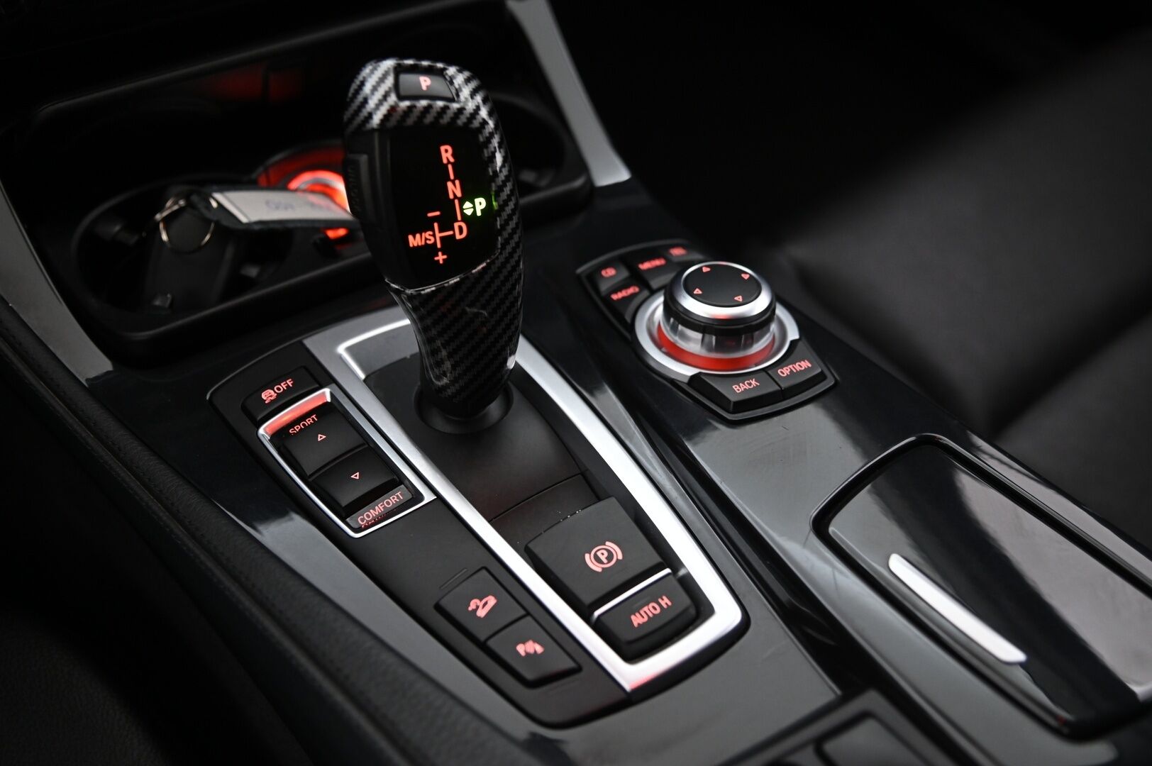 BMW 535 2012 TwinPower Turbo A xDrive F11 Touring - N55 | M-Sport Look | 2x renkaat&näyttävät alumiinivanteet | Nahat | Vetokoukku | Vakkari | Lohko | Navi | KW-Alustasarja