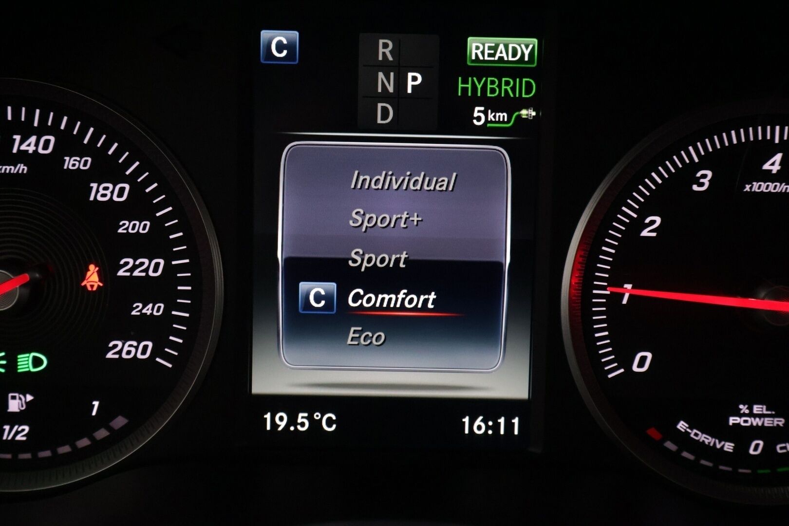 Mercedes-Benz GLC 2017 350 e 4Matic A Premium Business ** Lisälämmitin / Osasähkö penkit / Navi - ** Hyvin huollettu / Vähän ajettu / Kahdet renkaat ** - Osta nyt, maksa vasta ensi vuonna