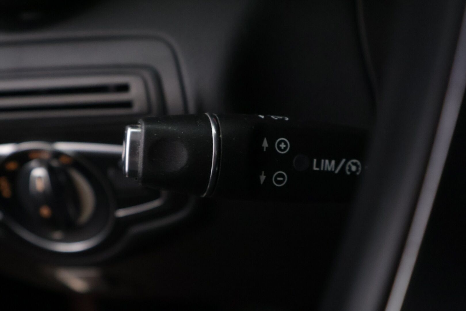 Mercedes-Benz GLC 2017 350 e 4Matic A Premium Business ** Lisälämmitin / Osasähkö penkit / Navi - ** Hyvin huollettu / Vähän ajettu / Kahdet renkaat ** - Osta nyt, maksa vasta ensi vuonna