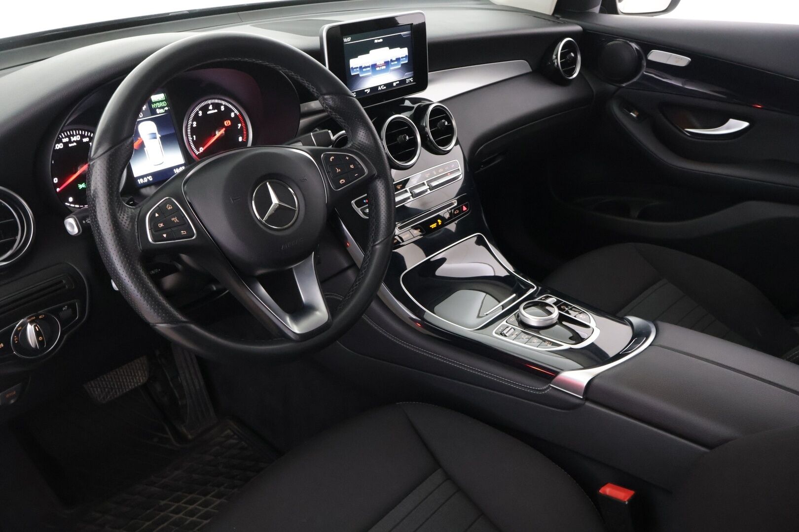 Mercedes-Benz GLC 2017 350 e 4Matic A Premium Business ** Lisälämmitin / Osasähkö penkit / Navi - ** Hyvin huollettu / Vähän ajettu / Kahdet renkaat **