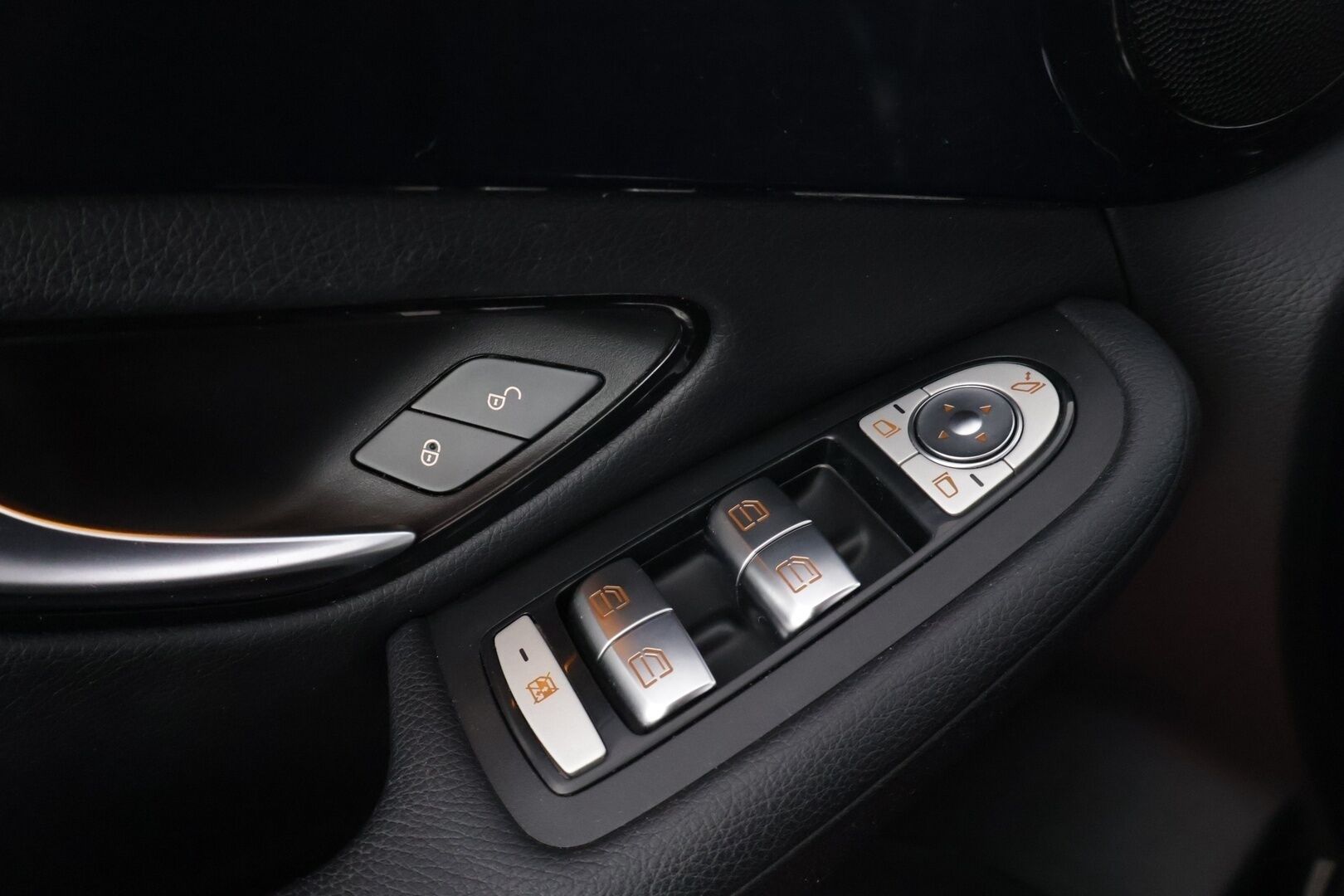 Mercedes-Benz GLC 2017 350 e 4Matic A Premium Business * Vakkari / ILS / Lisälämmitin / Osasähkö penkit / Navi * - ** Hyvin huollettu / Vähän ajettu / Kahdet renkaat ** - HULLUT AVAJAISHULINAT KORKOTARJOUS 3,29 %