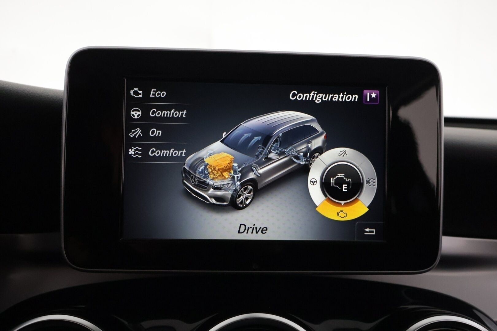 Mercedes-Benz GLC 2017 350 e 4Matic A Premium Business * Vakkari / ILS / Lisälämmitin / Osasähkö penkit / Navi * - ** Hyvin huollettu / Vähän ajettu / Kahdet renkaat ** - HULLUT AVAJAISHULINAT KORKOTARJOUS 3,29 %