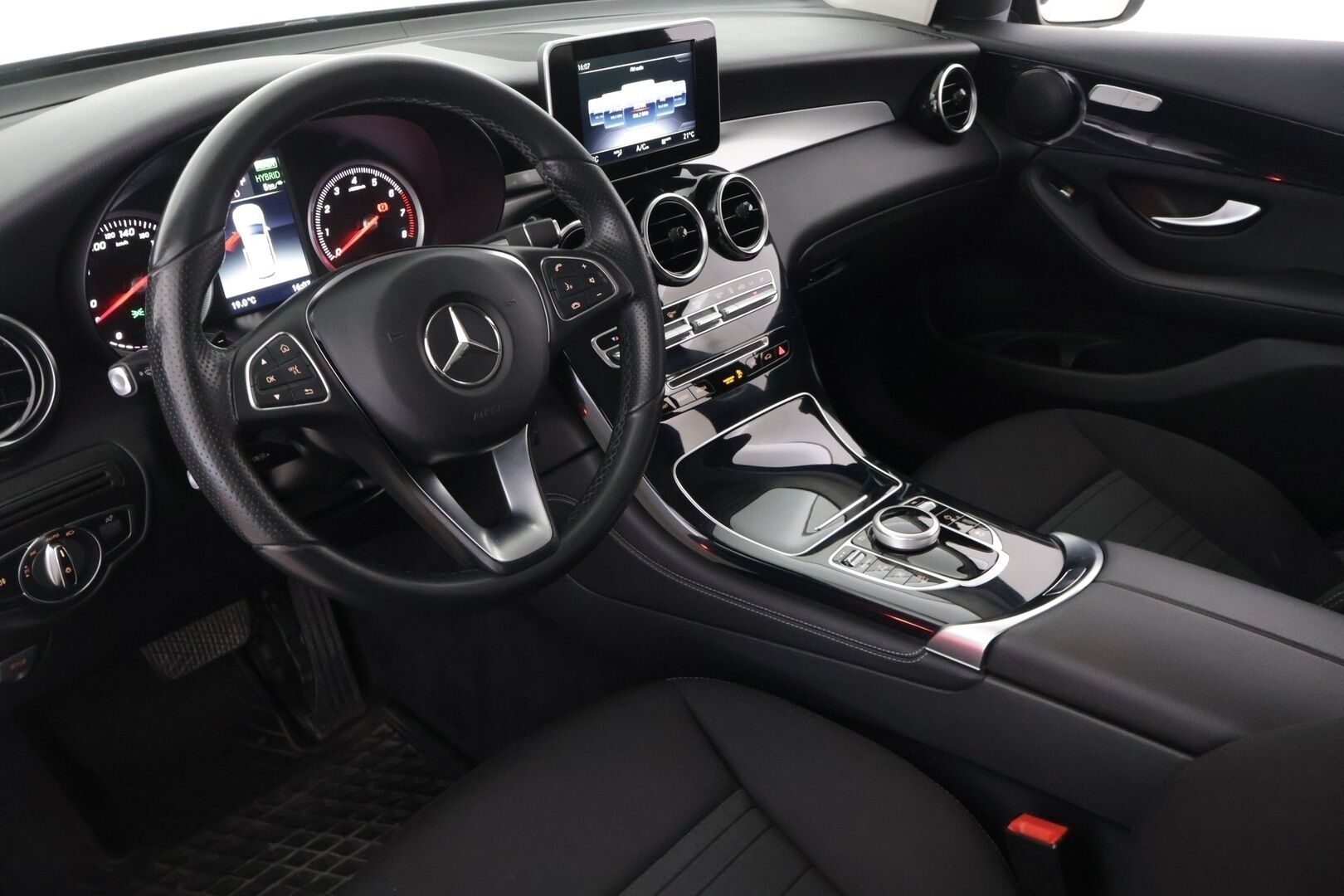 Mercedes-Benz GLC 2017 350 e 4Matic A Premium Business * Vakkari / ILS / Lisälämmitin / Osasähkö penkit / Navi * - ** Hyvin huollettu / Vähän ajettu / Kahdet renkaat ** - HULLUT AVAJAISHULINAT KORKOTARJOUS 3,29 %