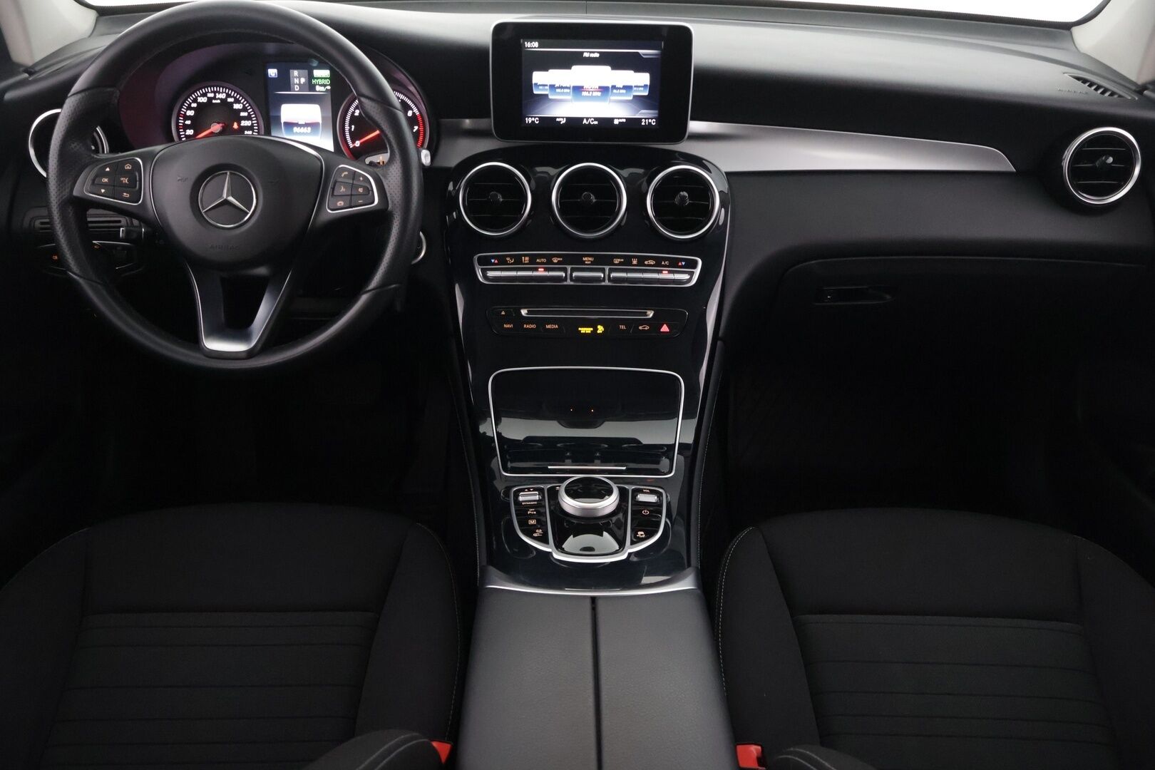 Mercedes-Benz GLC 2017 350 e 4Matic A Premium Business ** Lisälämmitin / Osasähkö penkit / Navi - ** Hyvin huollettu / Vähän ajettu / Kahdet renkaat **