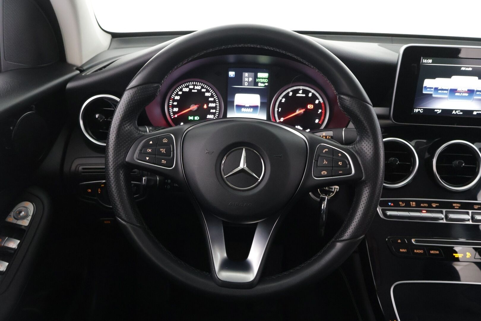 Mercedes-Benz GLC 2017 350 e 4Matic A Premium Business ** Lisälämmitin / Osasähkö penkit / Navi - ** Hyvin huollettu / Vähän ajettu / Kahdet renkaat **