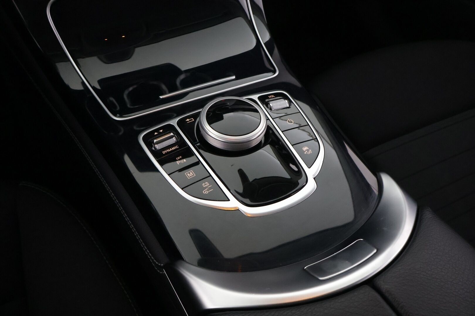 Mercedes-Benz GLC 2017 350 e 4Matic A Premium Business ** Lisälämmitin / Osasähkö penkit / Navi - ** Hyvin huollettu / Vähän ajettu / Kahdet renkaat ** - Osta nyt, maksa vasta ensi vuonna