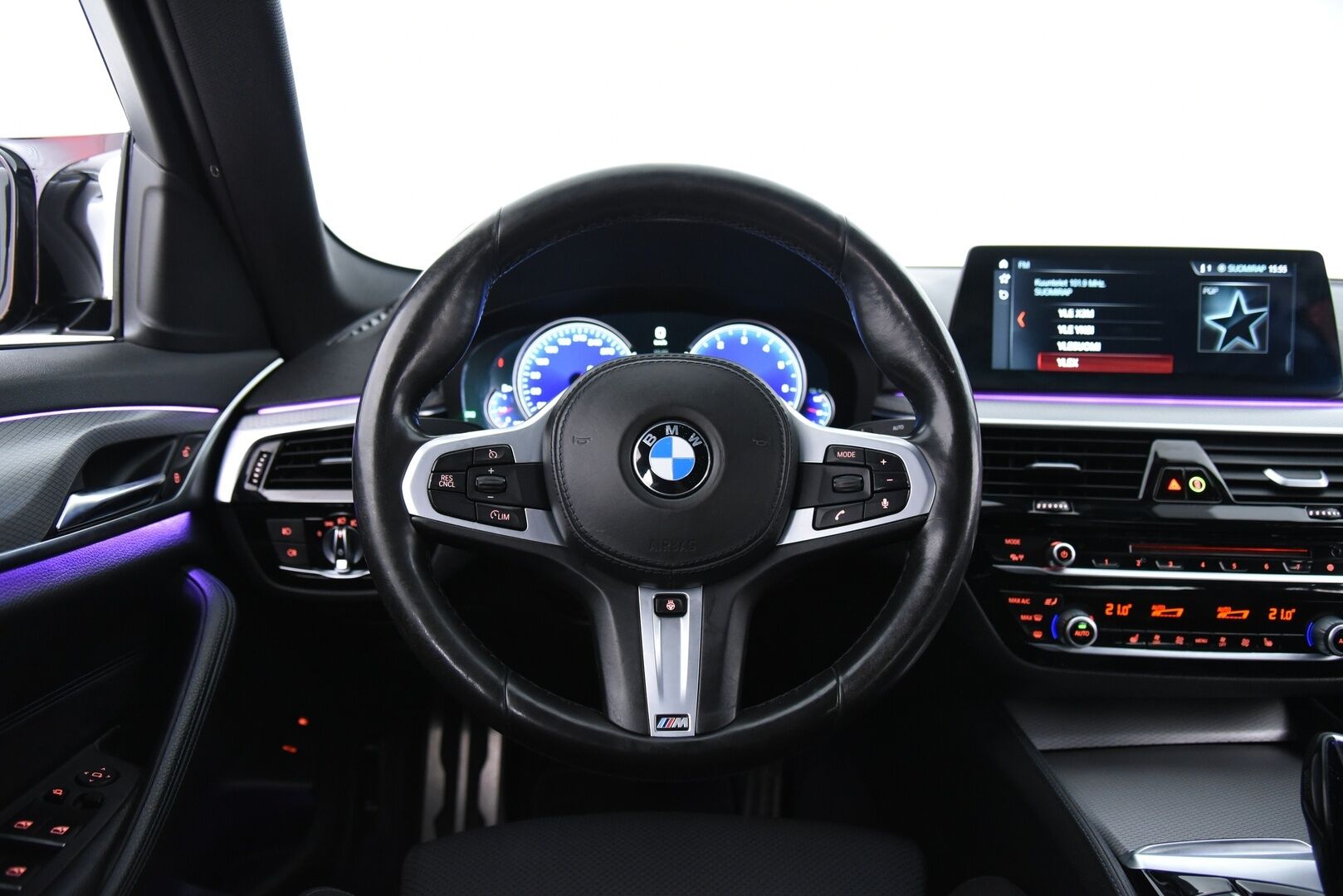 BMW 530 2017 G30 Sedan 530e A iPerformance Launch Edition Sport / M-Sport / Prof. Navi / Facelift takavalot / Tähtikatto / Vakkari / - Hyvällä maulla laitettu! / 2x vanteet&renkaat / Upea tähtikatto!