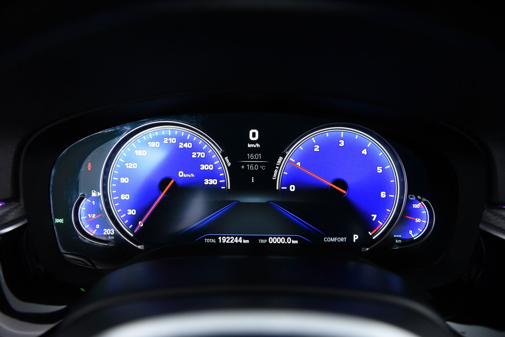 BMW 530 2017 G30 Sedan 530e A iPerformance Launch Edition Sport / M-Sport / Prof. Navi / Facelift takavalot / Tähtikatto / Vakkari / - Hyvällä maulla laitettu! / 2x vanteet&renkaat / Upea tähtikatto!