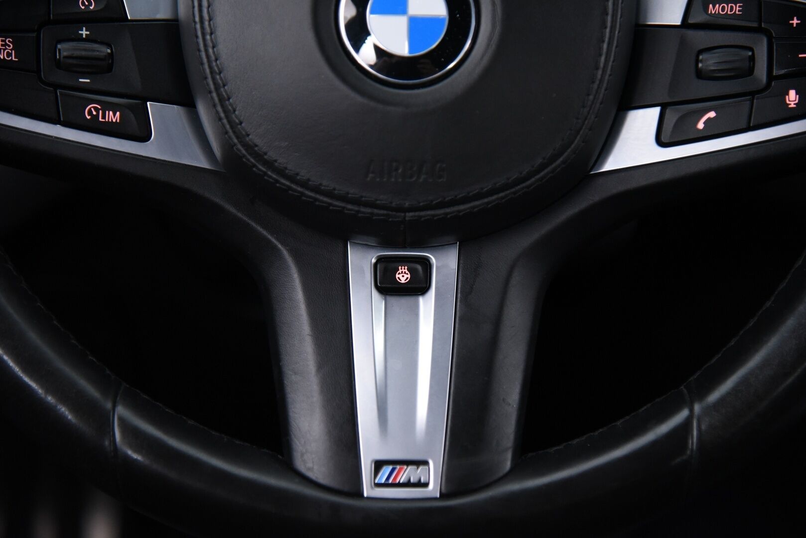 BMW 530 2017 G30 Sedan 530e A iPerformance Launch Edition Sport / M-Sport / Prof. Navi / Facelift takavalot / Tähtikatto / Vakkari / - Hyvällä maulla laitettu! / 2x vanteet&renkaat / Upea tähtikatto!