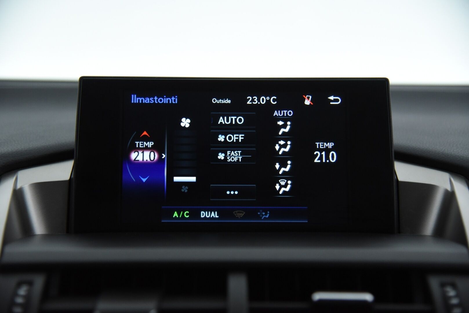 Lexus NX 2016 300h F Sport -  Adapt. Vakkari / LED-valot / P.kamera / Vetokoukku  / KeyLessGo / Navi** - Kahdet Renkaat