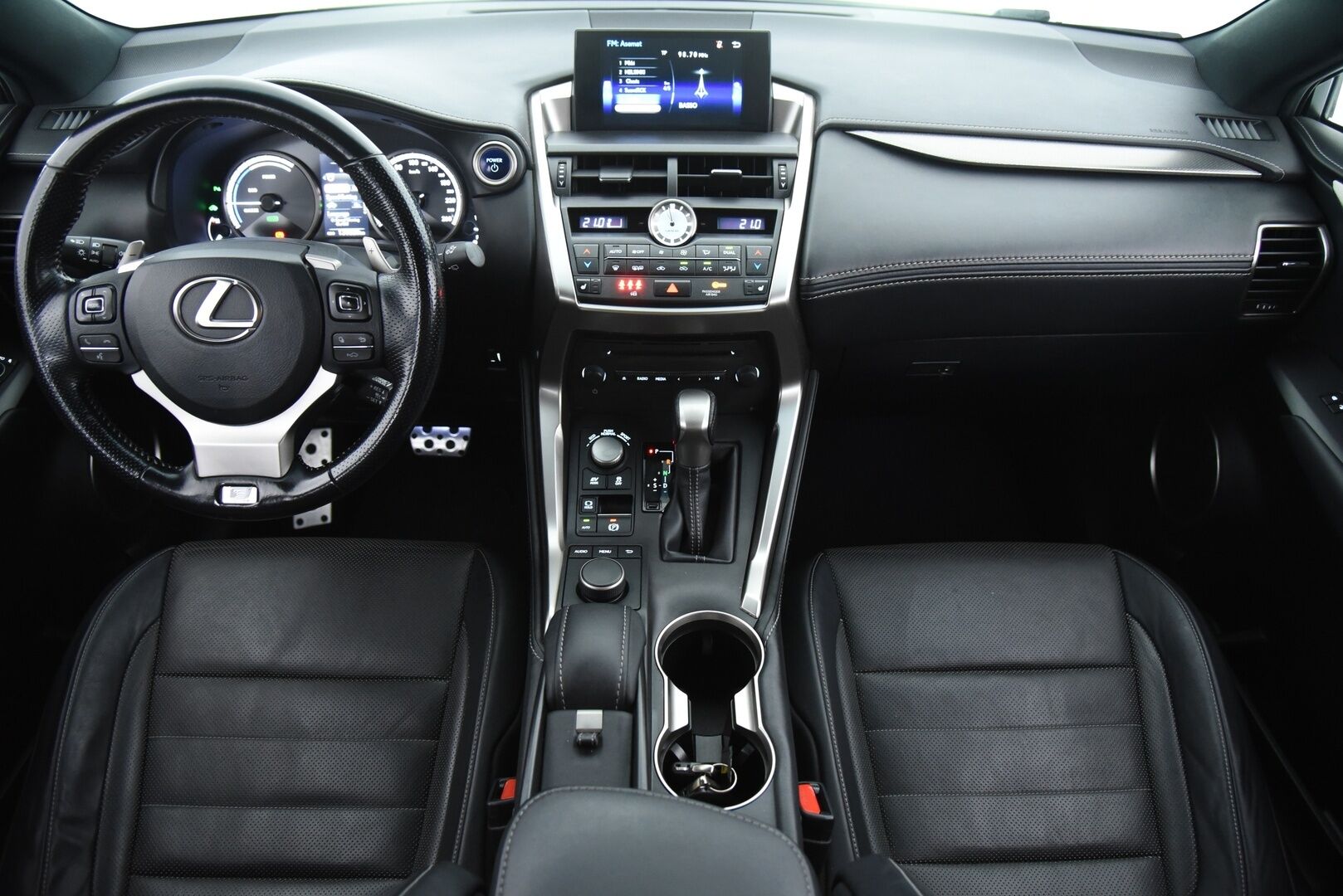 Lexus NX 2016 300h F Sport -  Adapt. Vakkari / LED-valot / P.kamera / Vetokoukku  / KeyLessGo / Navi** - Kahdet Renkaat