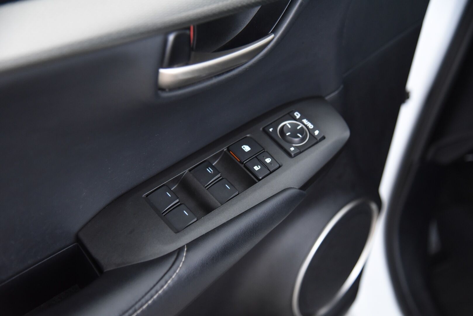 Lexus NX 2016 300h F Sport -  Adapt. Vakkari / LED-valot / P.kamera / Vetokoukku  / KeyLessGo / Navi** - Kahdet Renkaat