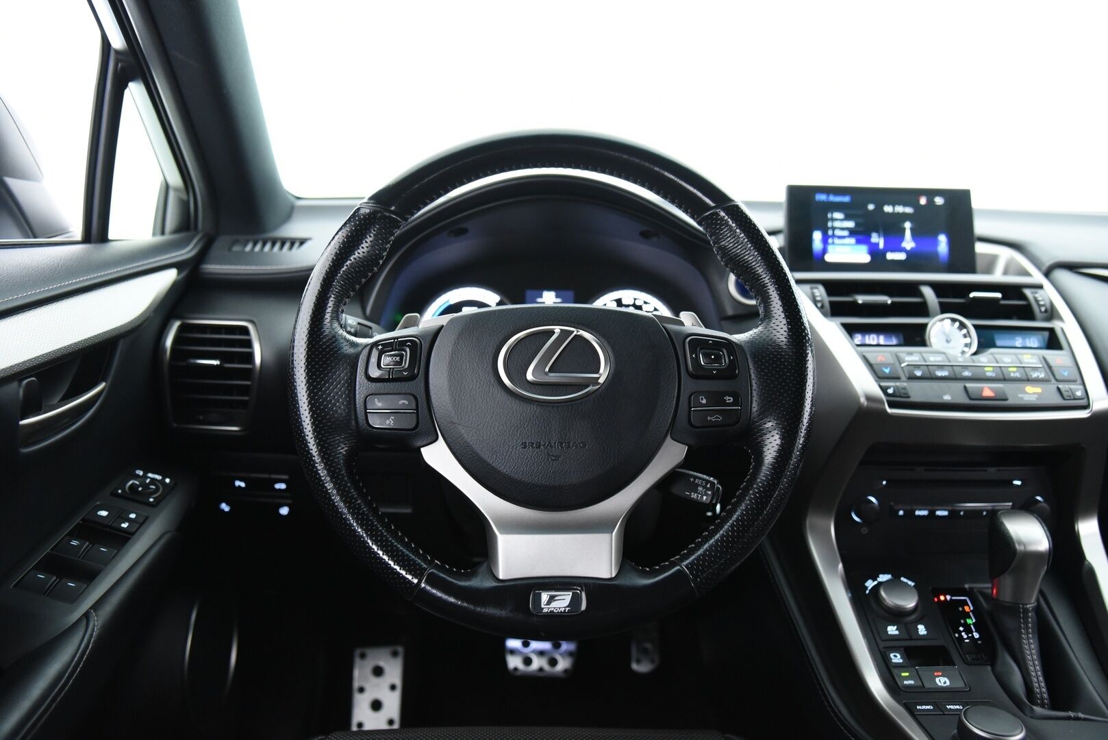 Lexus NX 2016 300h F Sport -  Adapt. Vakkari / LED-valot / P.kamera / Vetokoukku  / KeyLessGo / Navi** - Kahdet Renkaat