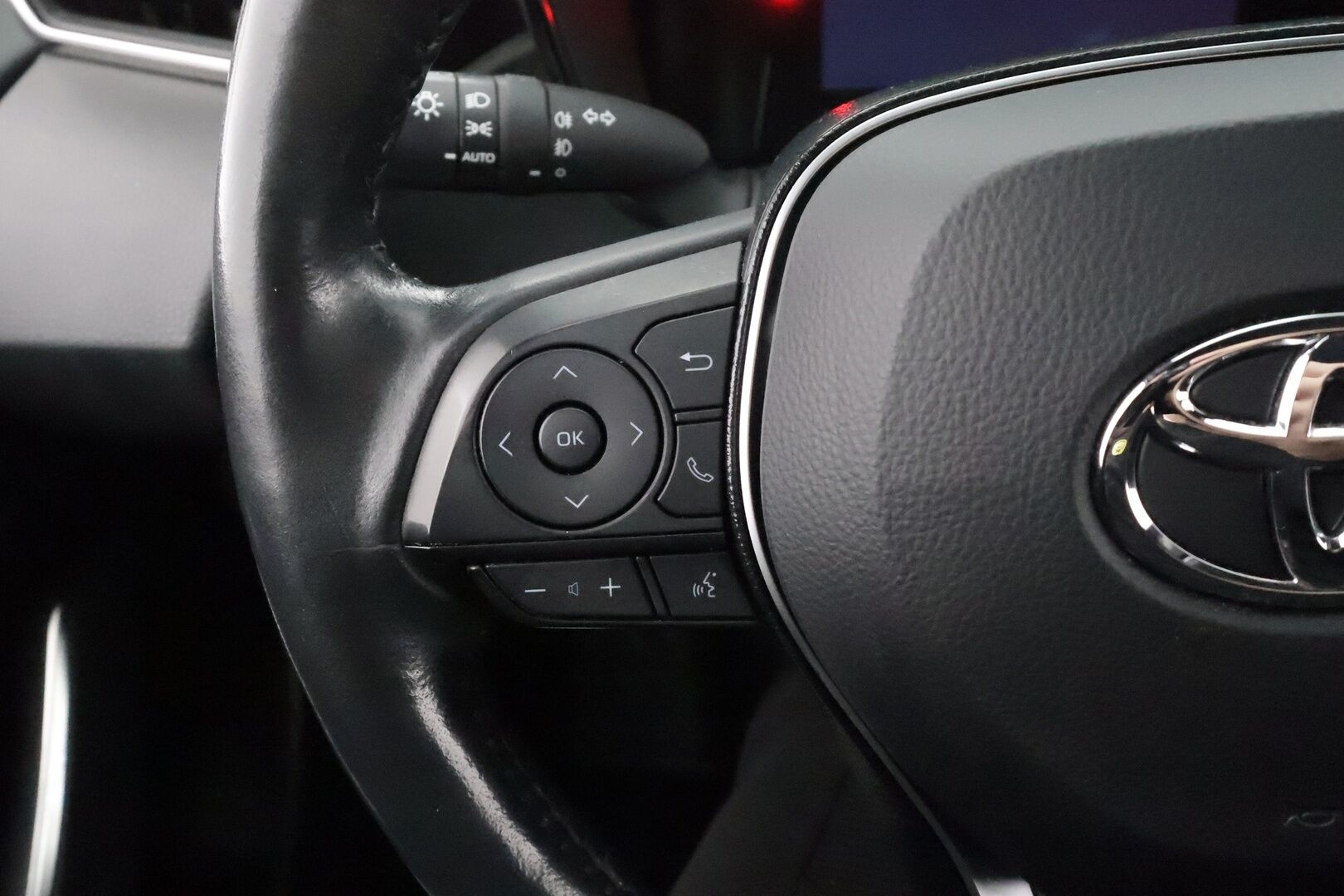 Toyota Corolla 2021 Touring Sports 1,8 Hybrid Active Edition - | ACC | P.Kamera | Lohkolämmitin | Kaistavahti | Navi | Keyless | LED | Koukku | Sisätilanlämmitin | Kahdet renkaat | Suomi-auto | Merkkihuollot | 