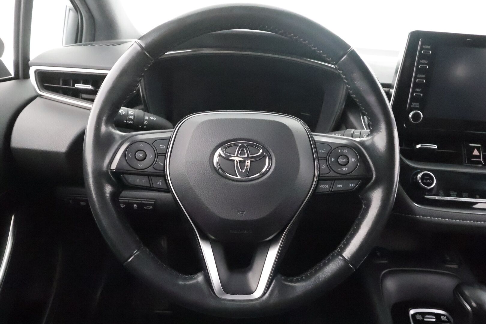 Toyota Corolla 2021 Touring Sports 1,8 Hybrid Active Edition - | ACC | P.Kamera | Lohkolämmitin | Kaistavahti | Navi | Keyless | LED | Koukku | Sisätilanlämmitin | Kahdet renkaat | Suomi-auto | Merkkihuollot | 