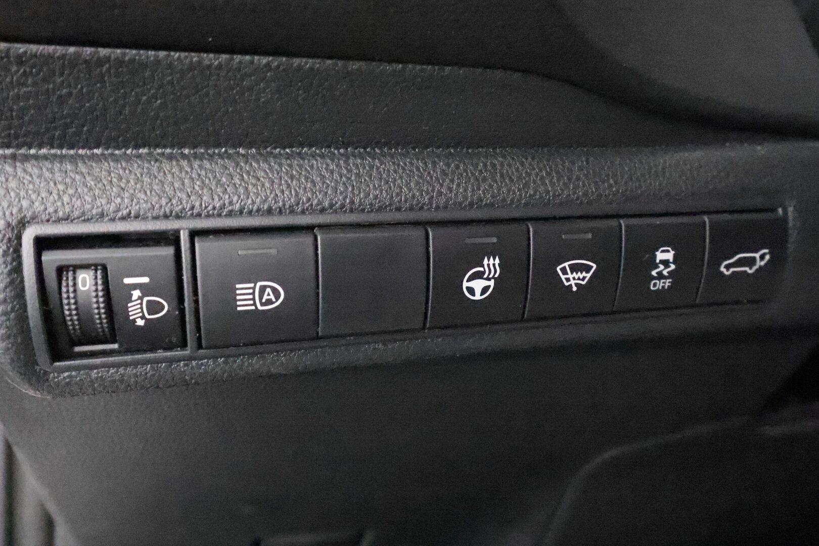 Toyota Corolla 2021 Touring Sports 1,8 Hybrid Active Edition - | ACC | P.Kamera | Lohkolämmitin | Kaistavahti | Navi | Keyless | LED | Koukku | Sisätilanlämmitin | Kahdet renkaat | Suomi-auto | Merkkihuollot | 
