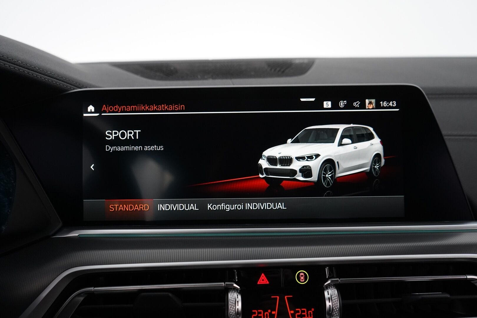 BMW X5 2022 G05 xDrive45e A Charged Edition - Ruskeat nahat | ACC | Kamera | Suomi-auto | Ilma-Alusta | 2 Renkaat