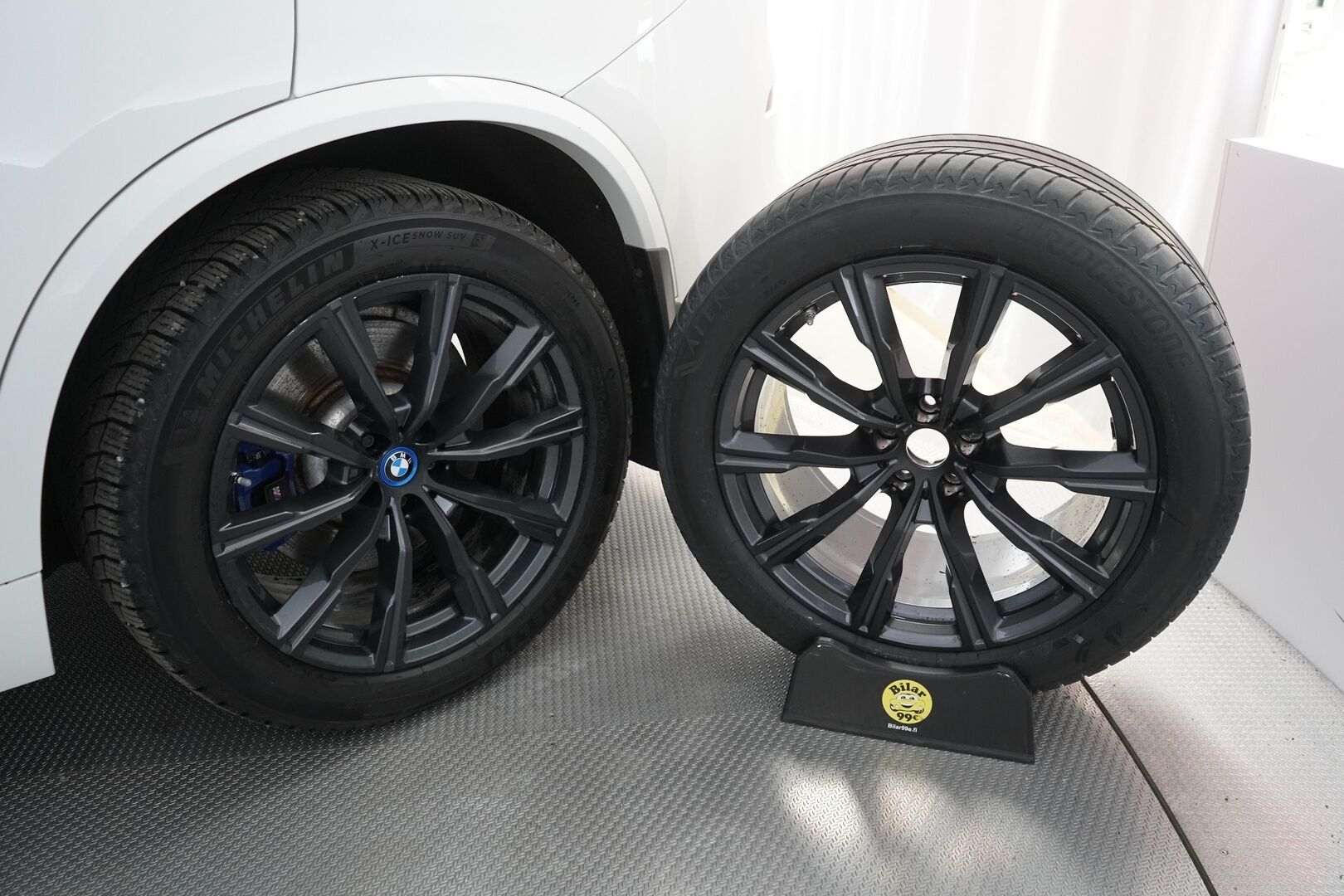 BMW X5 2022 G05 xDrive45e A Charged Edition - Ruskeat nahat | ACC | Kamera | Suomi-auto | Ilma-Alusta | 2 Renkaat