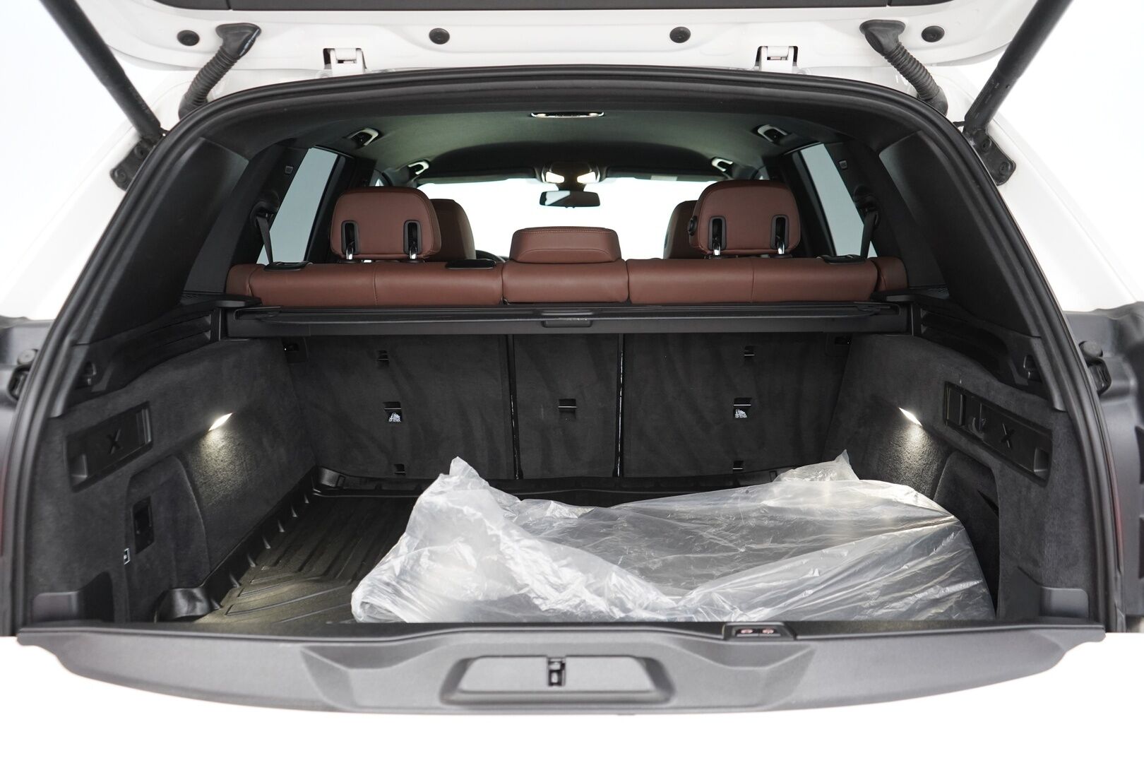 BMW X5 2022 G05 xDrive45e A Charged Edition - Ruskeat nahat | ACC | Kamera | Suomi-auto | Ilma-Alusta | 2 Renkaat | Juuri huollettu