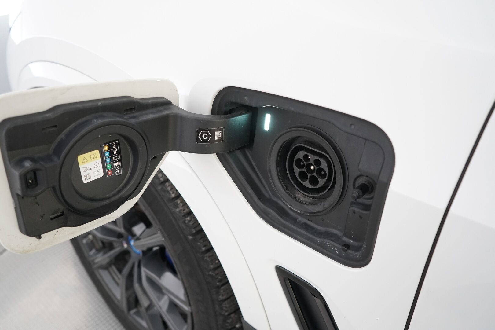 BMW X5 2022 G05 xDrive45e A Charged Edition - Ruskeat nahat | ACC | Kamera | Suomi-auto | Ilma-Alusta | 2 Renkaat