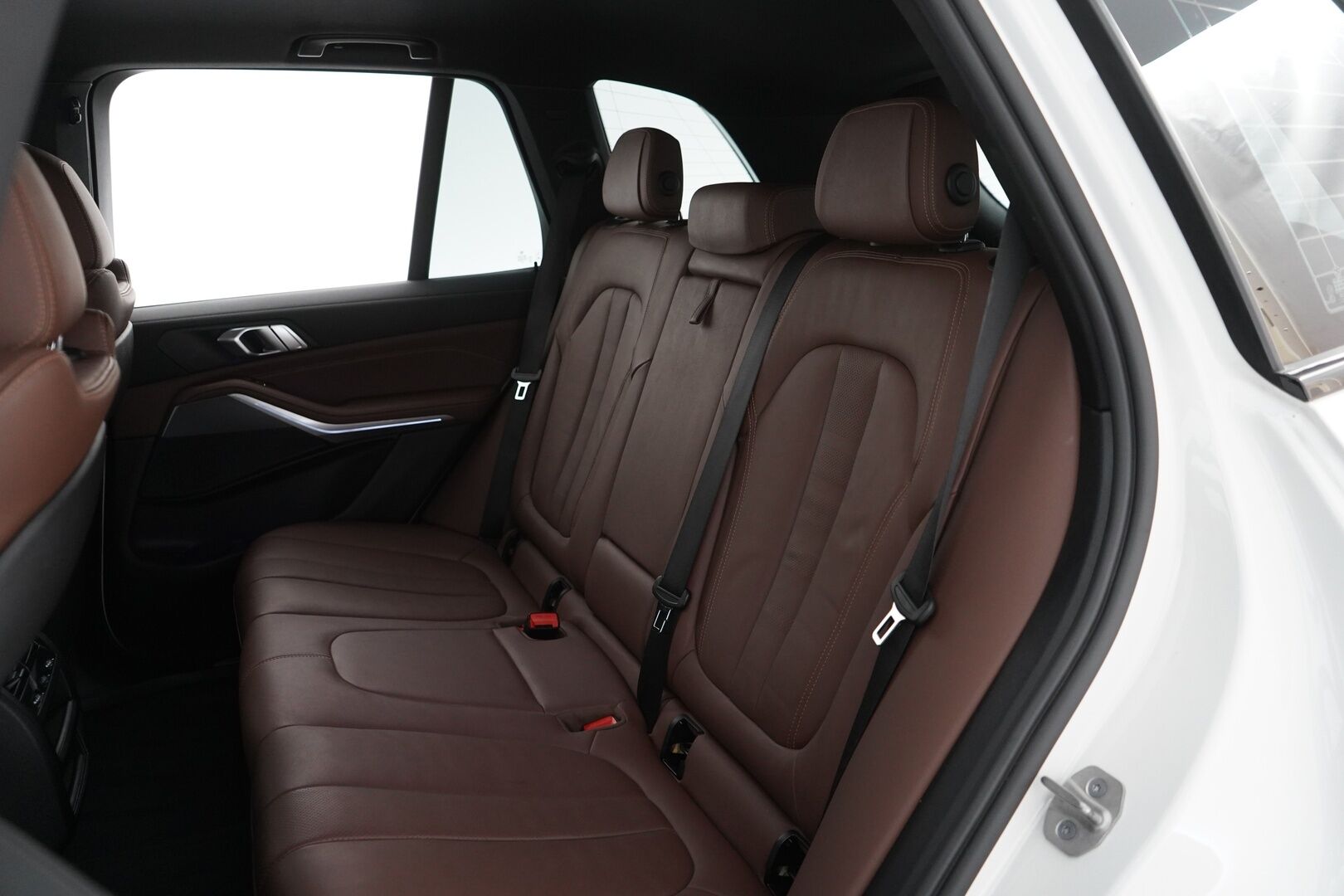 BMW X5 2022 G05 xDrive45e A Charged Edition - Ruskeat nahat | ACC | Kamera | Suomi-auto | Ilma-Alusta | 2 Renkaat | Juuri huollettu