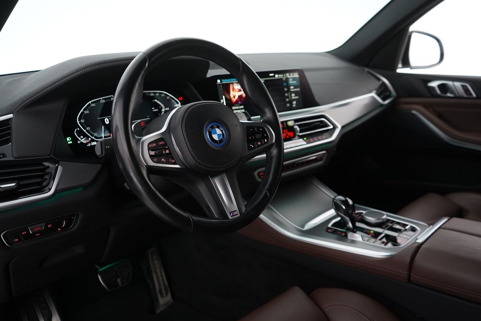 BMW X5 2022 G05 xDrive45e A Charged Edition - Ruskeat nahat | ACC | Kamera | Suomi-auto | Ilma-Alusta | 2 Renkaat