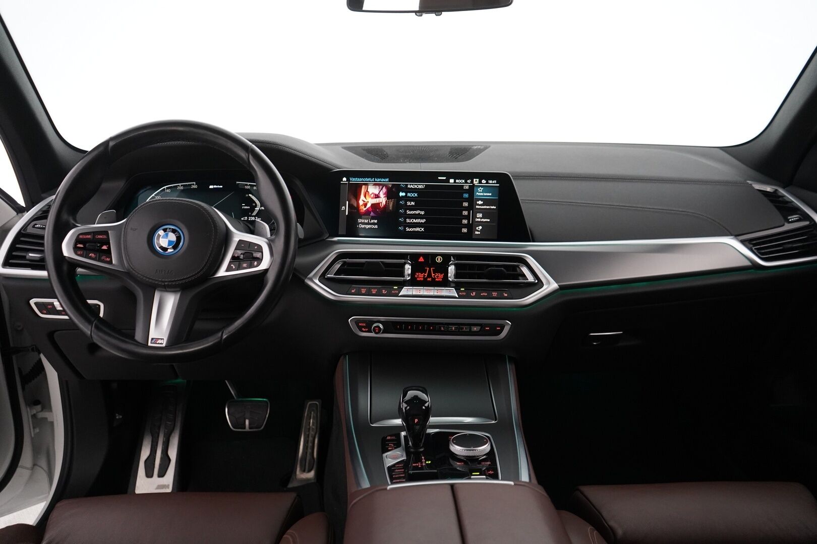 BMW X5 2022 G05 xDrive45e A Charged Edition - Ruskeat nahat | ACC | Kamera | Suomi-auto | Ilma-Alusta | 2 Renkaat